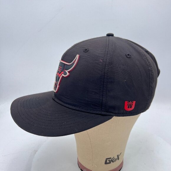 Ultra Game Chicago Bulls Logo NBA Classic Black Red Snapback Hat - Picture 3 of 10
